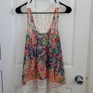 Floral Lace Top Brand: Collective Concepts Size: M